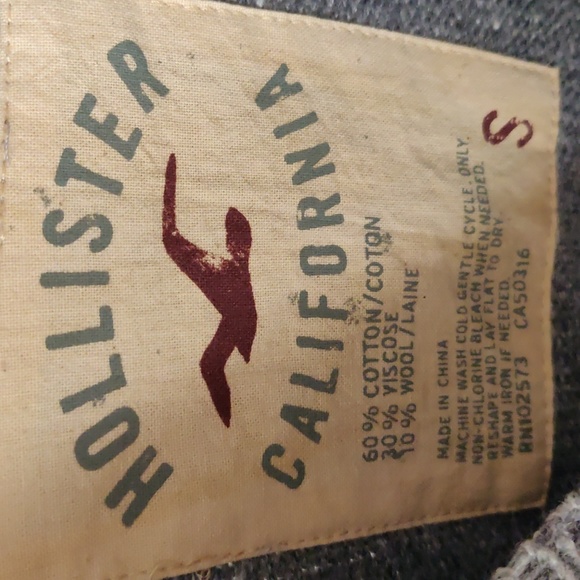 Hollister Sweater - Picture 2 of 3
